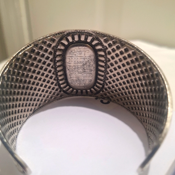 Paparzzi Wide Silver Cuff With Green Stone - Picture 2 of 4